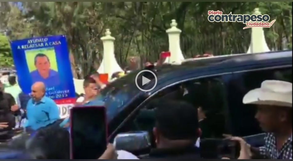 #Video ¡Sólo atiendes a la mamá del Chapo! le gritan a AMLO en su gira por #Xalapa